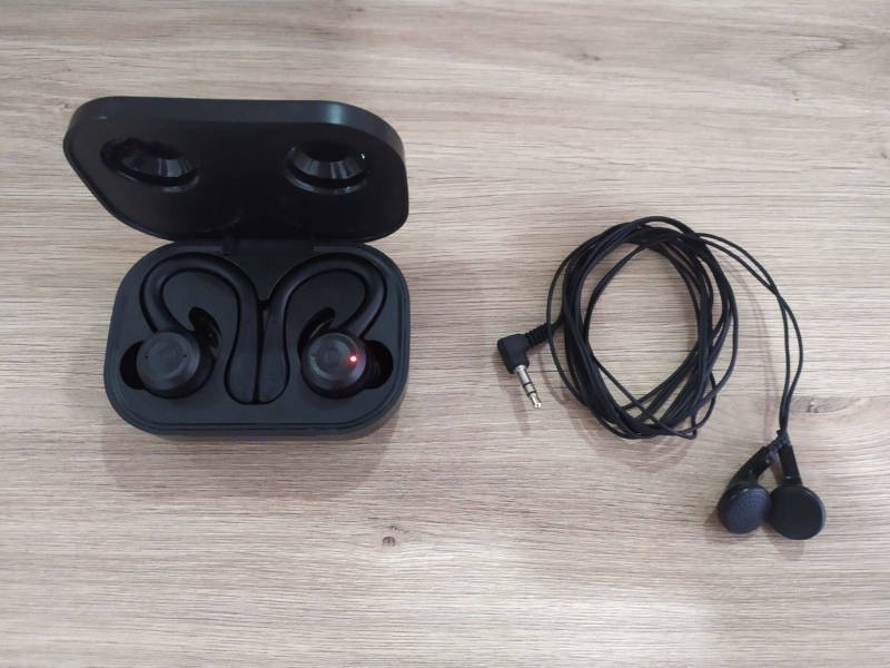 ¿Cuál es la razón por la que los audífonos Bluetooth interfieren con la señal de WiFi?